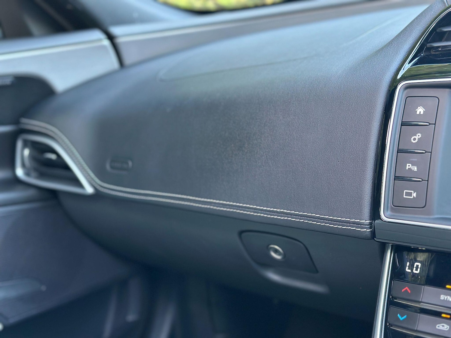 Used Jaguar XE 2016 for sale - 77671758: Photo 16