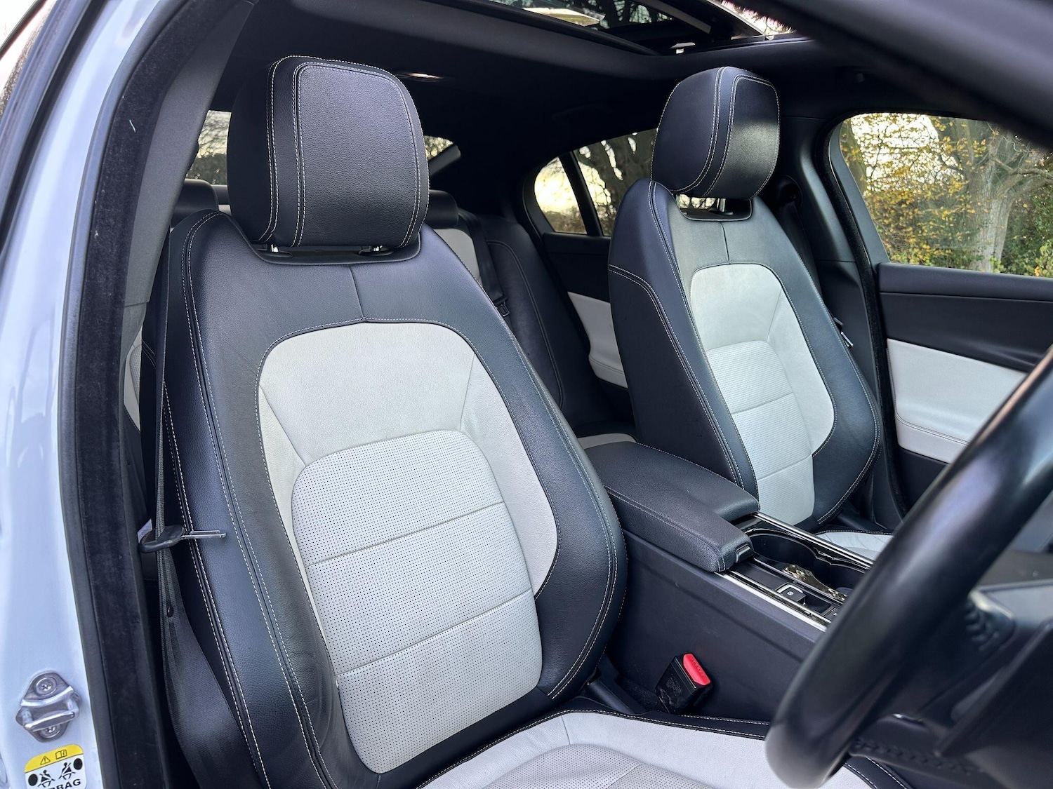 Used Jaguar XE 2016 for sale - 76572495: Photo 10