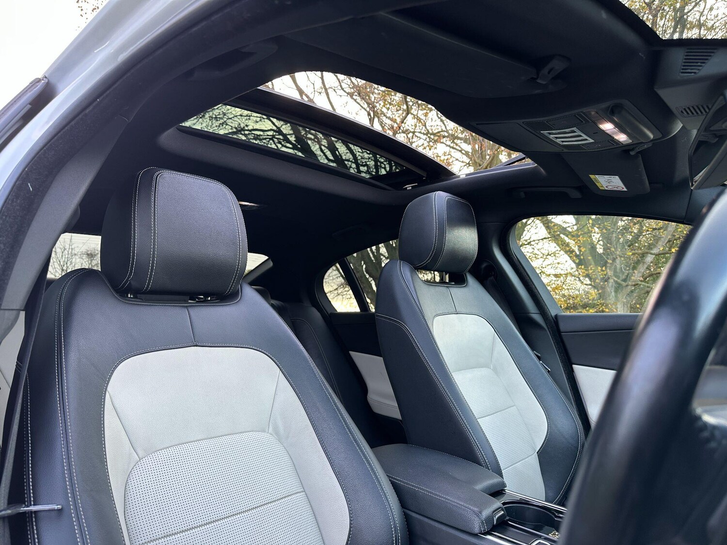 Used Jaguar XE 2016 for sale - 76572495: Photo 11