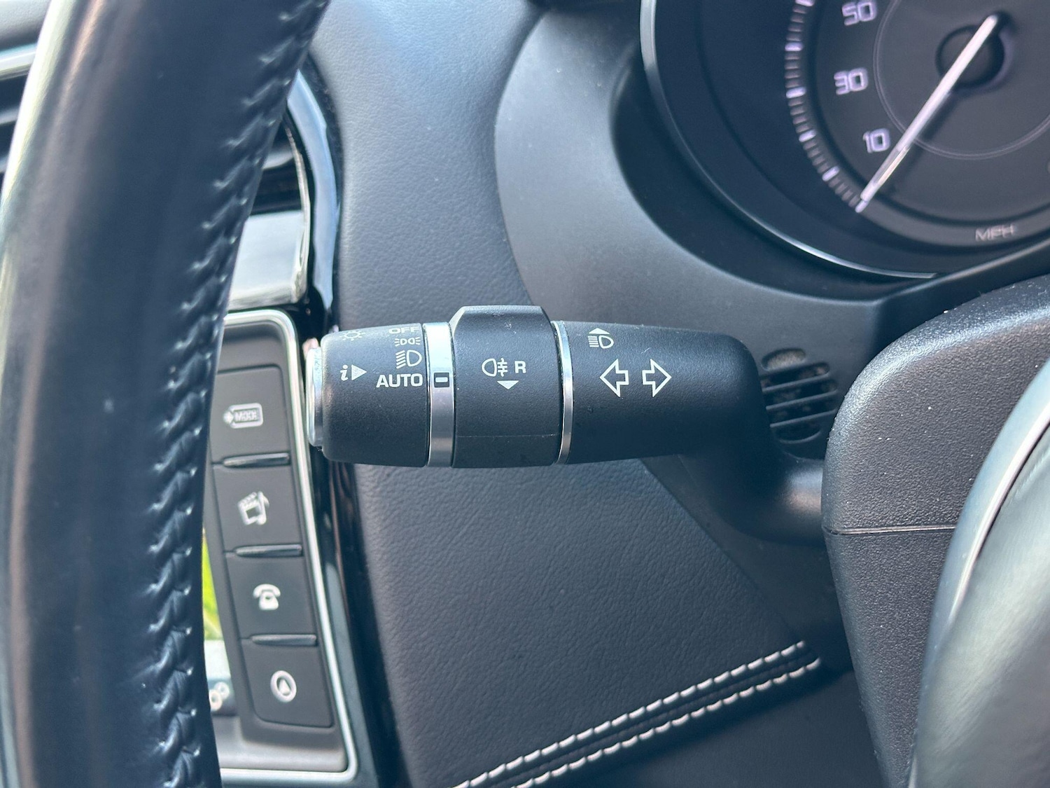 Used Jaguar XE 2016 for sale - 76572495: Photo 19