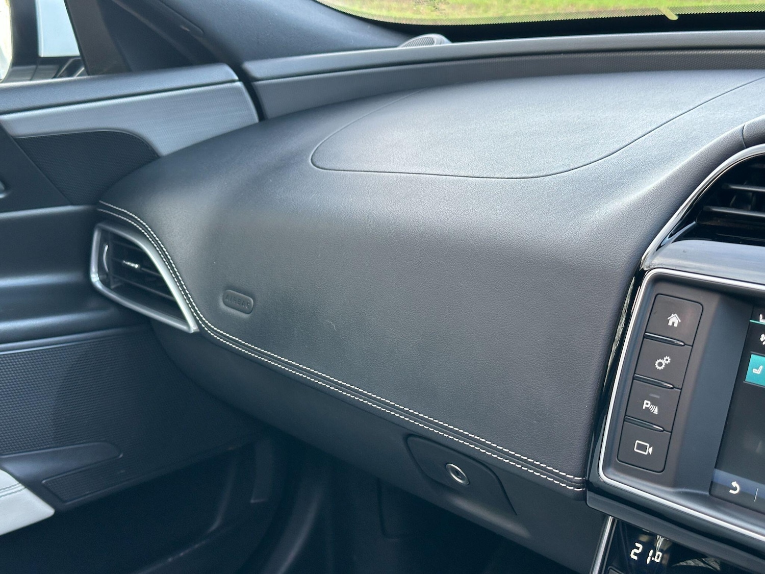 Used Jaguar XE 2016 for sale - 76572495: Photo 22