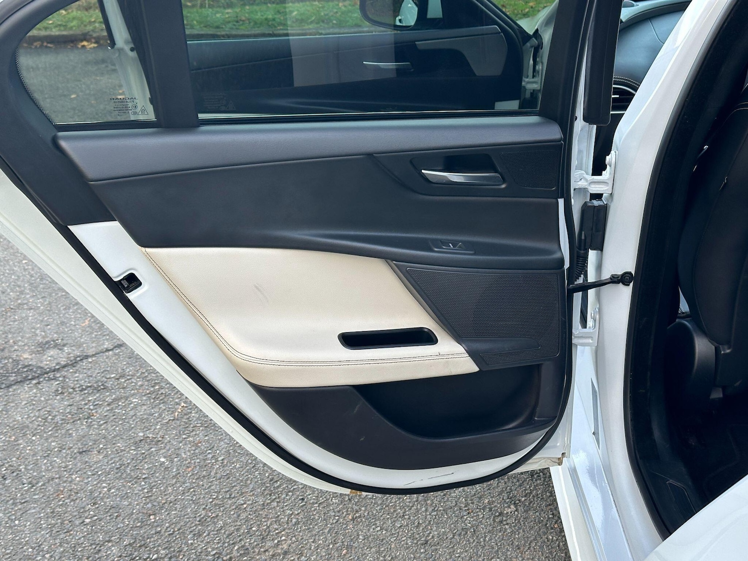 Used Jaguar XE 2016 for sale - 76572495: Photo 24