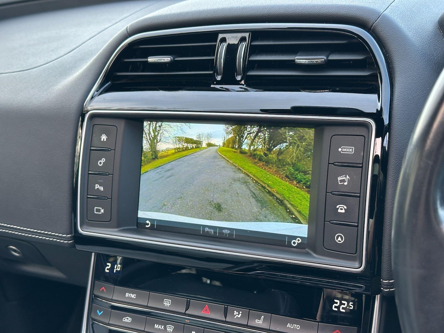 Used Jaguar XE 2016 for sale - 76572495: Photo 34