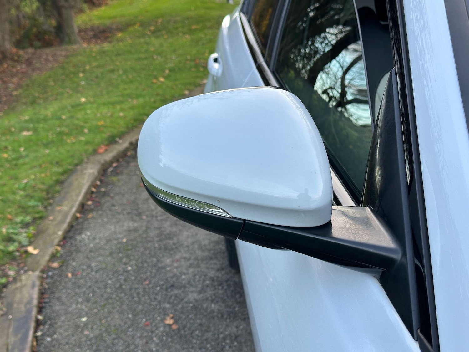 Used Jaguar XE 2016 for sale - 76572495: Photo 40