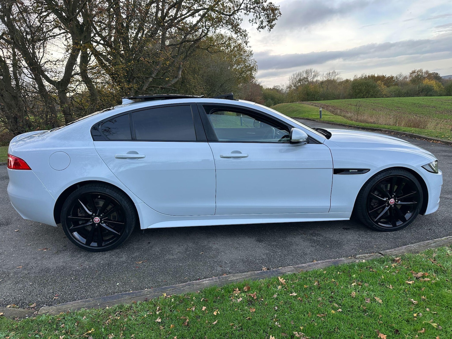 Used Jaguar XE 2016 for sale - 76572495: Photo 7