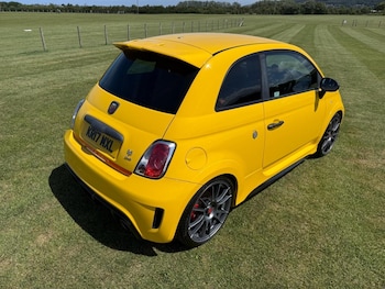 Used Abarth 695 2017 for sale - 79375327: Photo