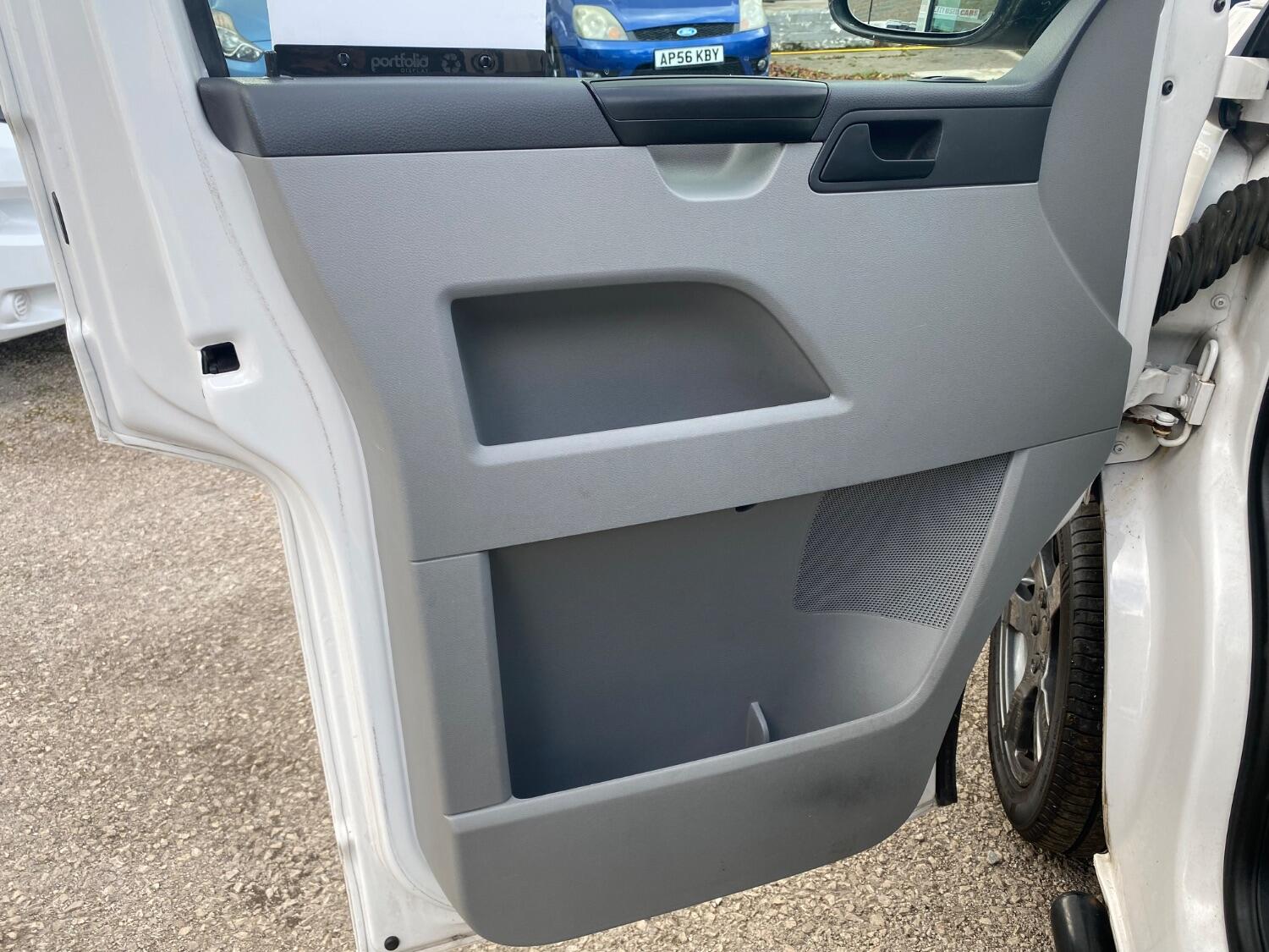 Used Volkswagen Transporter 2015 for sale - 76793143: Photo 13