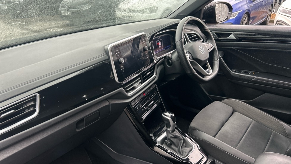 Used Volkswagen T-Roc 2023 for sale - 76874955: Photo 2