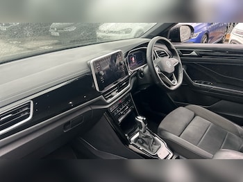 Used Volkswagen T-Roc 2023 for sale - 76874955: Photo