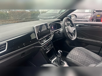 Used Volkswagen T-Roc 2025 for sale - 76872579: Photo