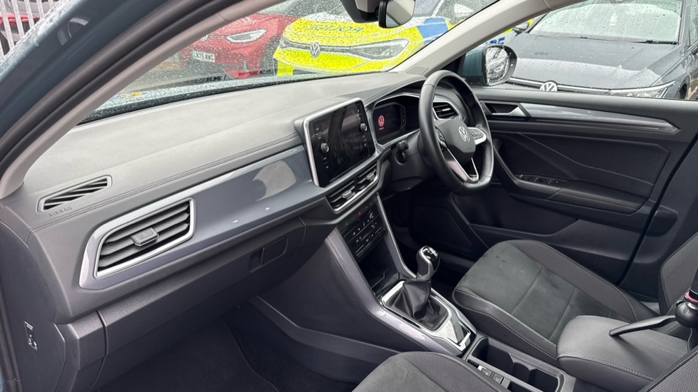 Used Volkswagen T-Roc 2024 for sale - 76869663: Photo 2