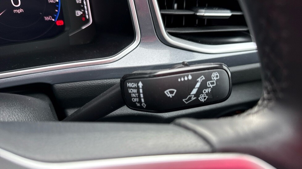 Used Volkswagen T-Roc 2024 for sale - 76869663: Photo 32