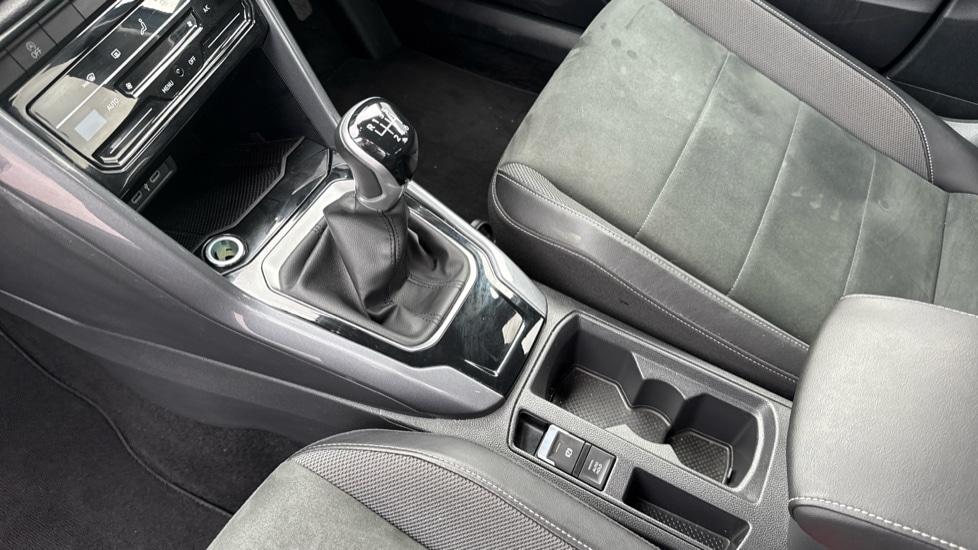 Used Volkswagen T-Roc 2024 for sale - 76869663: Photo 35