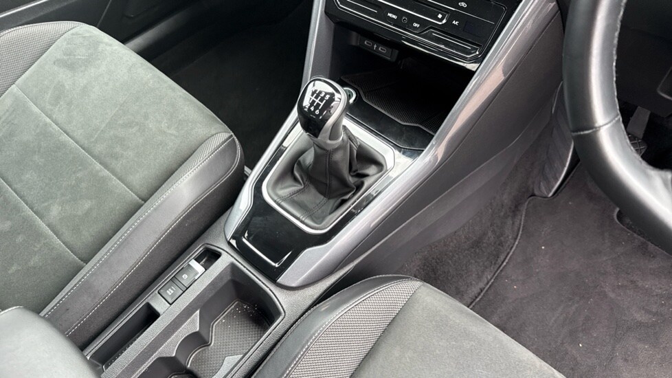 Used Volkswagen T-Roc 2024 for sale - 76869663: Photo 36