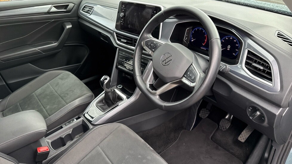 Used Volkswagen T-Roc 2024 for sale - 76869663: Photo 6