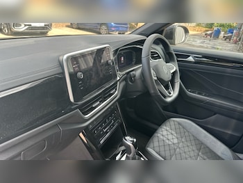Used Volkswagen T-Roc 2024 for sale - 75472412: Photo
