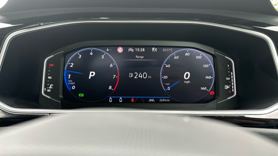 Used Volkswagen T-Roc 2025 for sale - 76868256: Photo 14