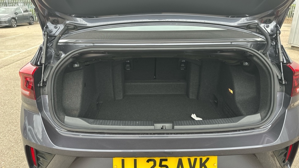 Used Volkswagen T-Roc 2025 for sale - 76868256: Photo 16