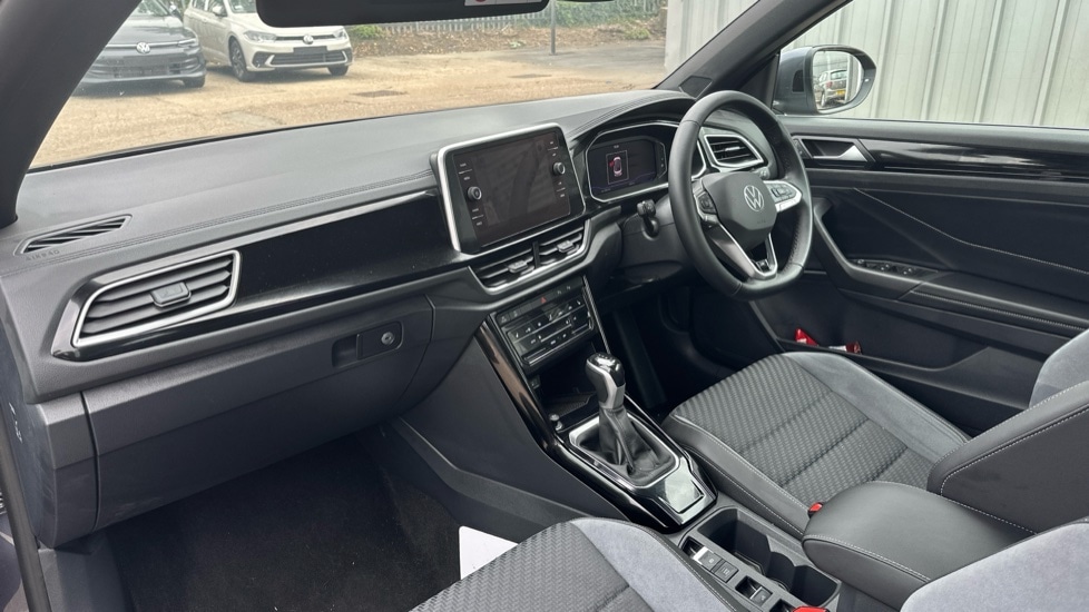 Used Volkswagen T-Roc 2025 for sale - 76868256: Photo 2