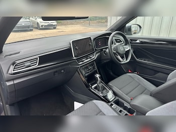 Used Volkswagen T-Roc 2025 for sale - 76868256: Photo