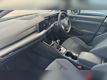 Used Volkswagen Golf 2024 for sale - 76927840: Photo