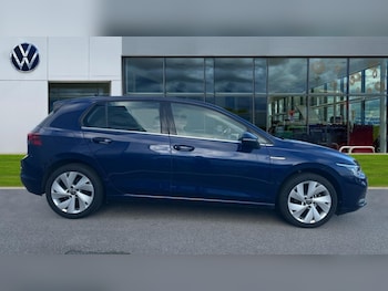 Used Volkswagen Golf 2024 for sale - 76927840: Photo