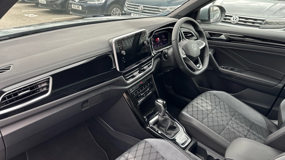 Used Volkswagen T-Roc 2025 for sale - 76873501: Photo 2