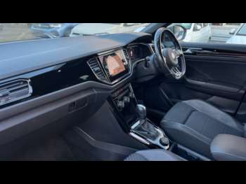 Used Volkswagen T-Roc 2021 for sale - 74194806: Photo