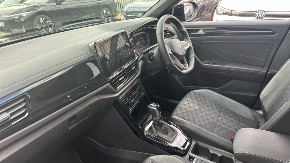 Used Volkswagen T-Roc 2025 for sale - 76869168: Photo 2