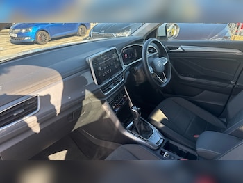 Used Volkswagen T-Roc 2025 for sale - 76350740: Photo