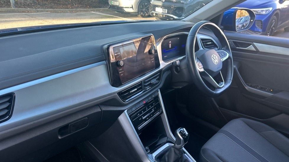 Used Volkswagen T-Roc 2022 for sale - 76615317: Photo 2