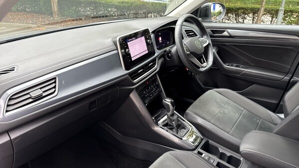 Used Volkswagen T-Roc 2022 for sale - 76176233: Photo 2