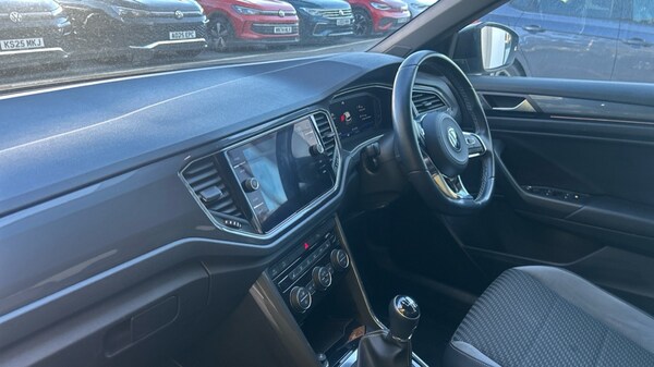 Used Volkswagen T-Roc 2022 for sale - 76021853: Photo 2