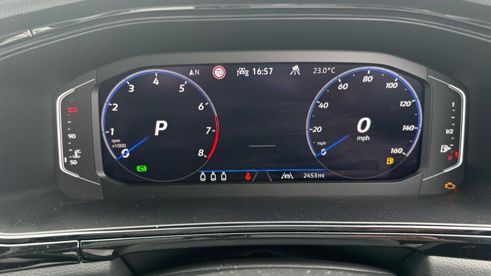 Used Volkswagen T-Roc 2025 for sale - 77018368: Photo 14