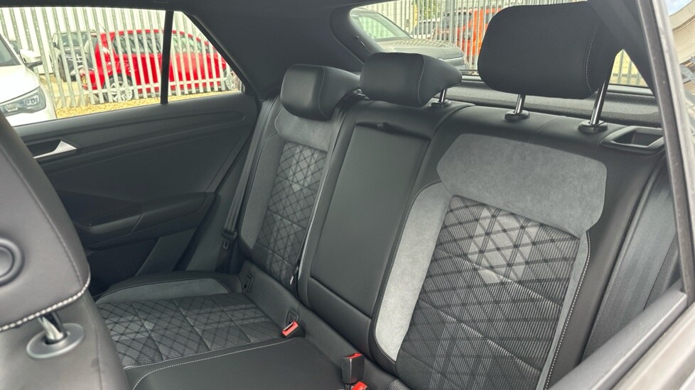 Used Volkswagen T-Roc 2025 for sale - 77018368: Photo 15