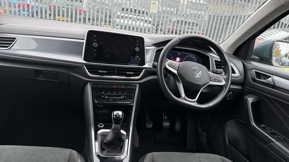 Used Volkswagen T-Roc 2024 for sale - 76265635: Photo 12