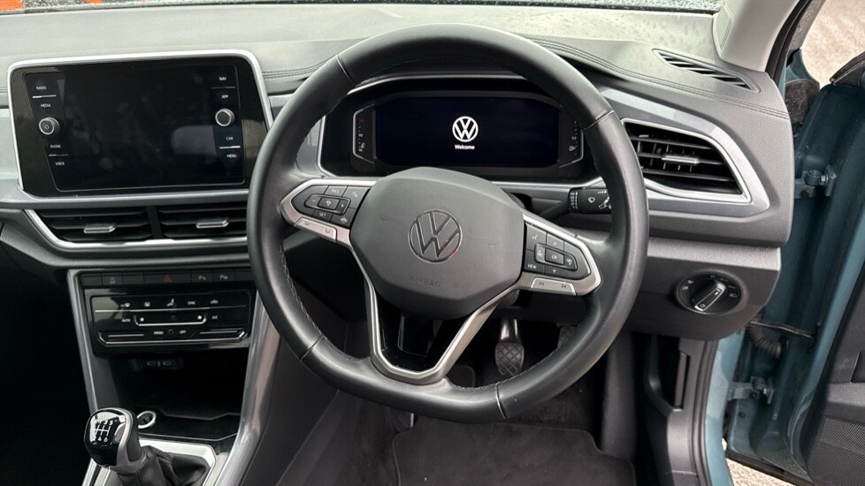 Used Volkswagen T-Roc 2024 for sale - 76265635: Photo 27