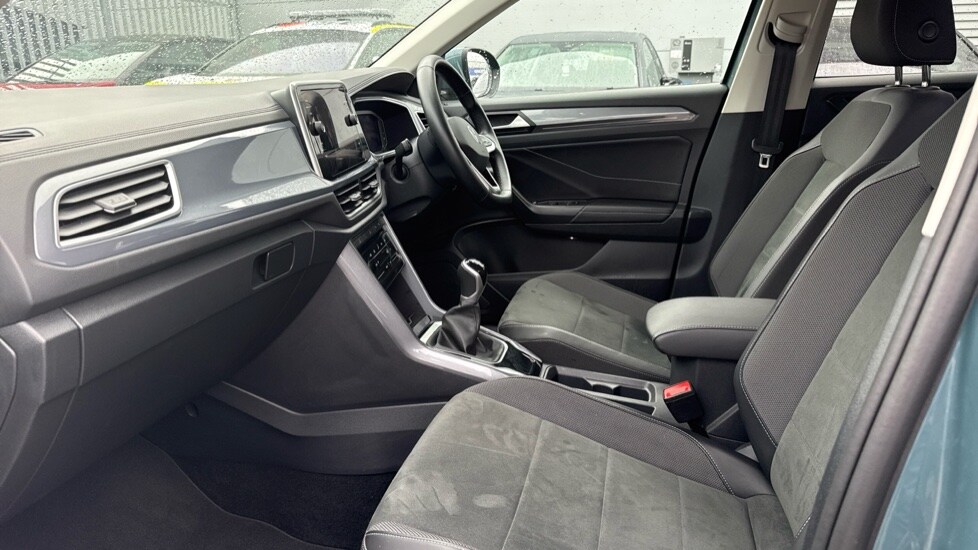 Used Volkswagen T-Roc 2024 for sale - 76265635: Photo 28