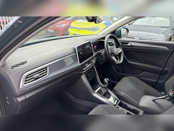 Used Volkswagen T-Roc 2024 for sale - 76265635: Photo