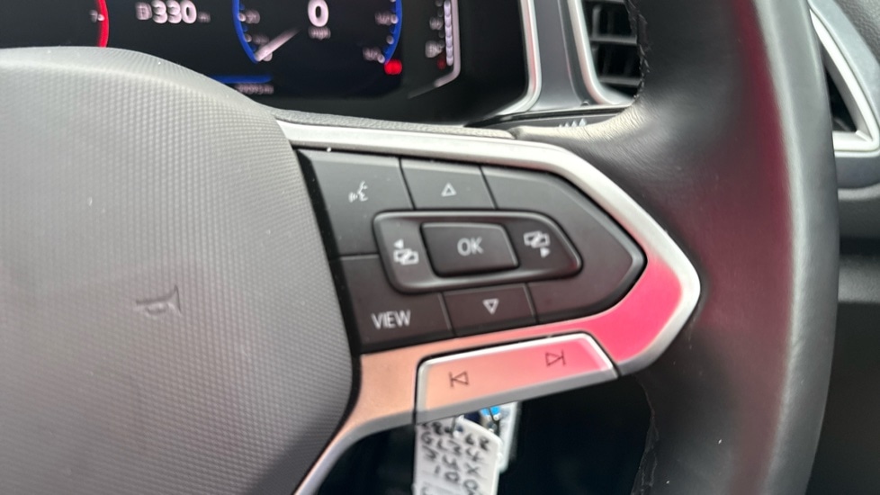 Used Volkswagen T-Roc 2024 for sale - 76265635: Photo 30