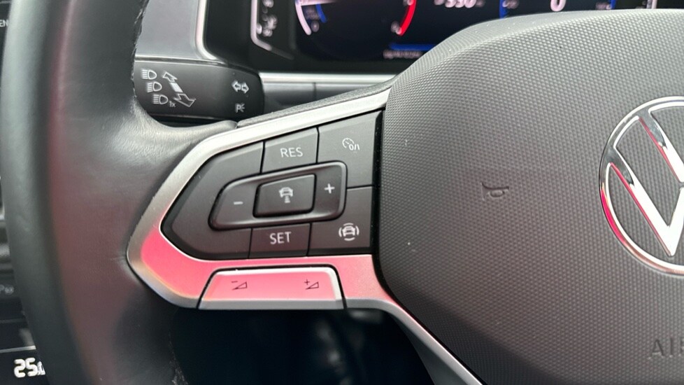 Used Volkswagen T-Roc 2024 for sale - 76265635: Photo 31