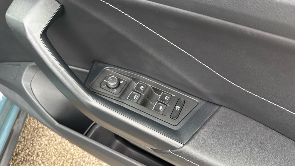 Used Volkswagen T-Roc 2024 for sale - 76265635: Photo 37