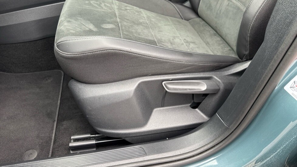 Used Volkswagen T-Roc 2024 for sale - 76265635: Photo 39