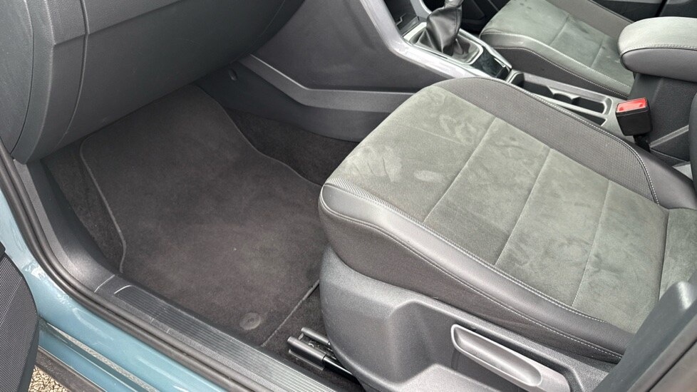 Used Volkswagen T-Roc 2024 for sale - 76265635: Photo 40