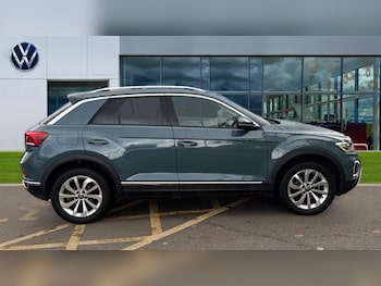 Used Volkswagen T-Roc 2024 for sale - 76265635: Photo