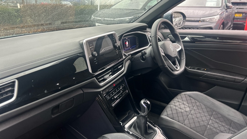 Used Volkswagen T-Roc 2025 for sale - 76652643: Photo 2