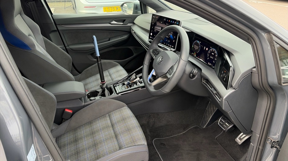 Used Volkswagen Golf 2025 for sale - 76873466: Photo 2