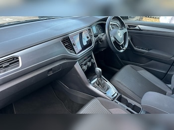 Used Volkswagen T-Roc 2022 for sale - 76501376: Photo