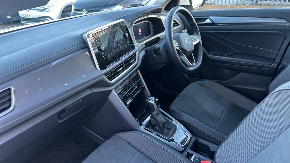 Used Volkswagen T-Roc 2025 for sale - 76873219: Photo 2