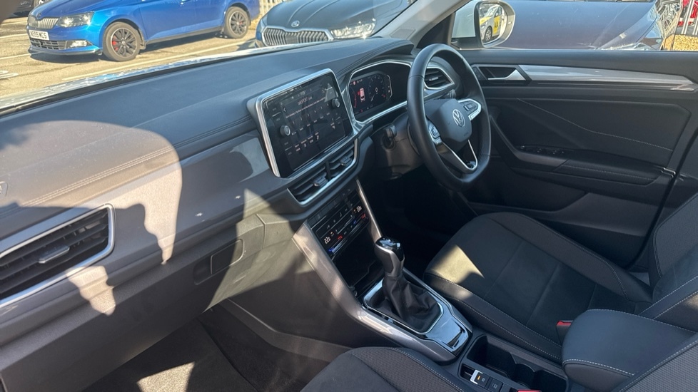 Used Volkswagen T-Roc 2025 for sale - 76869832: Photo 2